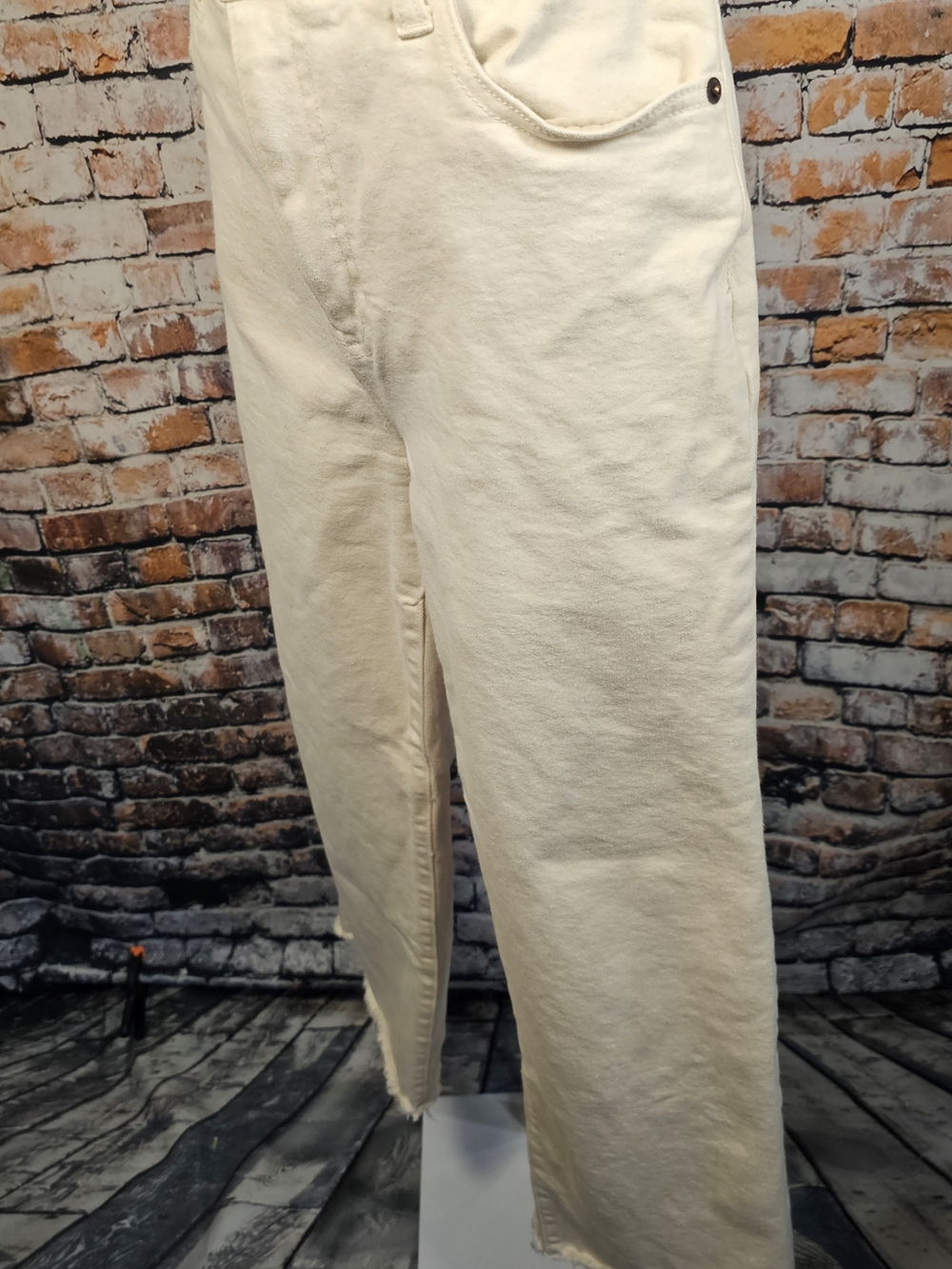Oliver Logan Wide Leg Crop Jeans Size 28 Ecru Cream Raw Hem High Rise Denim - Picture 3 of 5